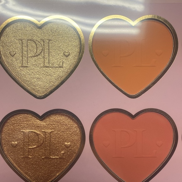 Plouise all over the place, face palette are highlighter, blush, cream,&powder - Picture 3 of 5